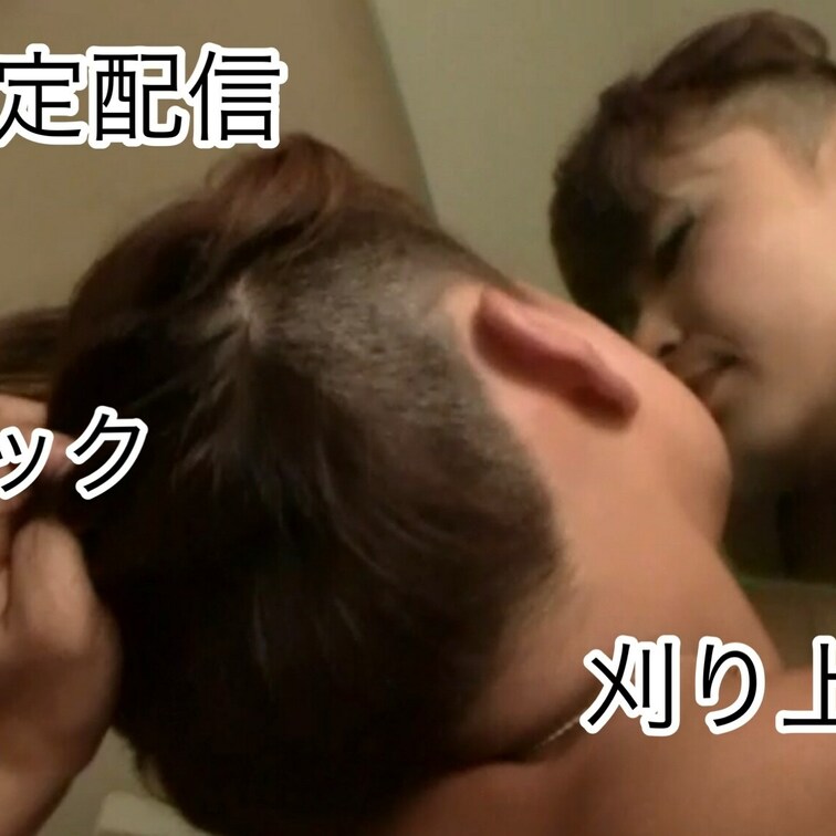 洗面所で刈り上げGALを後ろから...