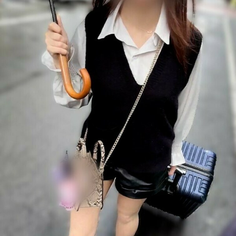 １週間限定！！【先行公開】渋谷系美女のみ歩き　無くなったらまた小遣い稼ぎ！！恥ずかしながら勃起した乳首をさらす♡♡
