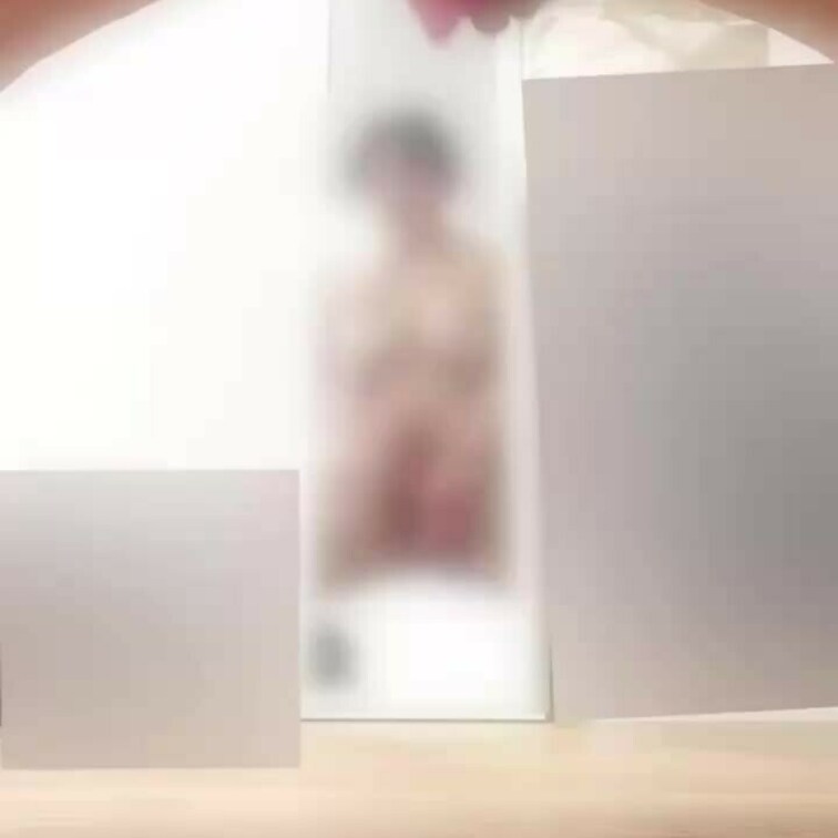 鏡の前で腰ヘコオナニー