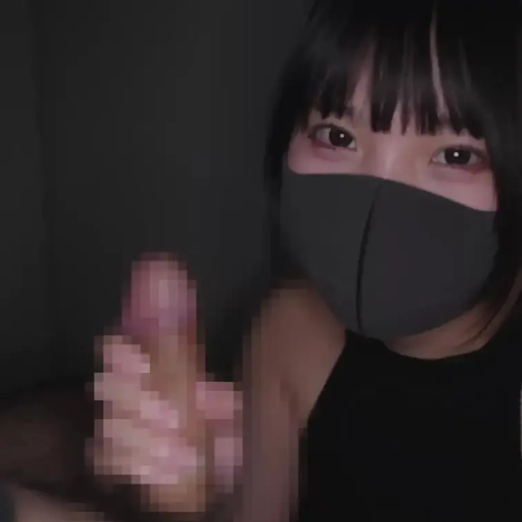 【口内射精】暗いお部屋で先っぽから根元まで丁寧しゃぶって舌上で射精💦




暗いお部屋ってだけでえっちだな…