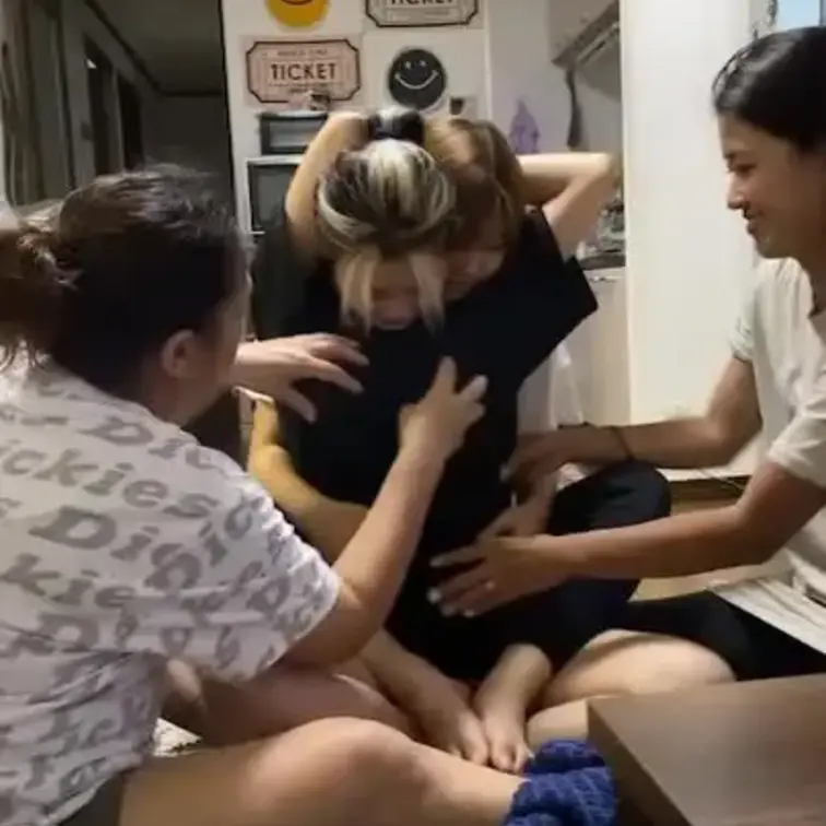 皆様大変お待たせしました！
今回皆様大変お待たせしました！
今回のくすぐり動画はこちらです👍

是非いっぱい見て