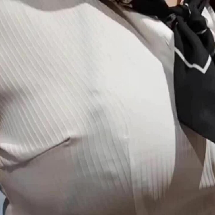 巨乳OLの透け透けブラウスの中身は？
どんな感じなんだろう？？