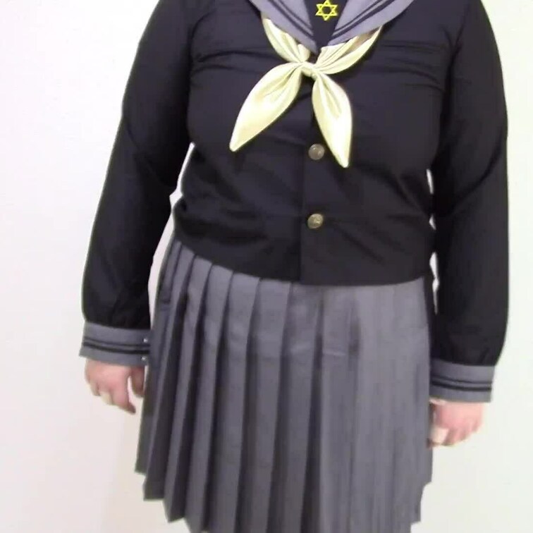 【無料公開】Y子セーラー服の下はぽっちゃりブルマ？
特大セーラー服に身を包んだY子。
スカートめくって挑発。
脱ぎ
