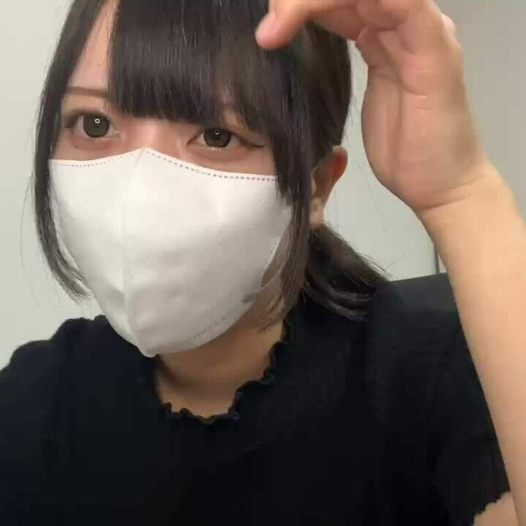 【りん 18 歳】

りんさんのライブ配信動画です
生配信 だと、1 回の有料配信を視聴すると、おおよそ平均 5,