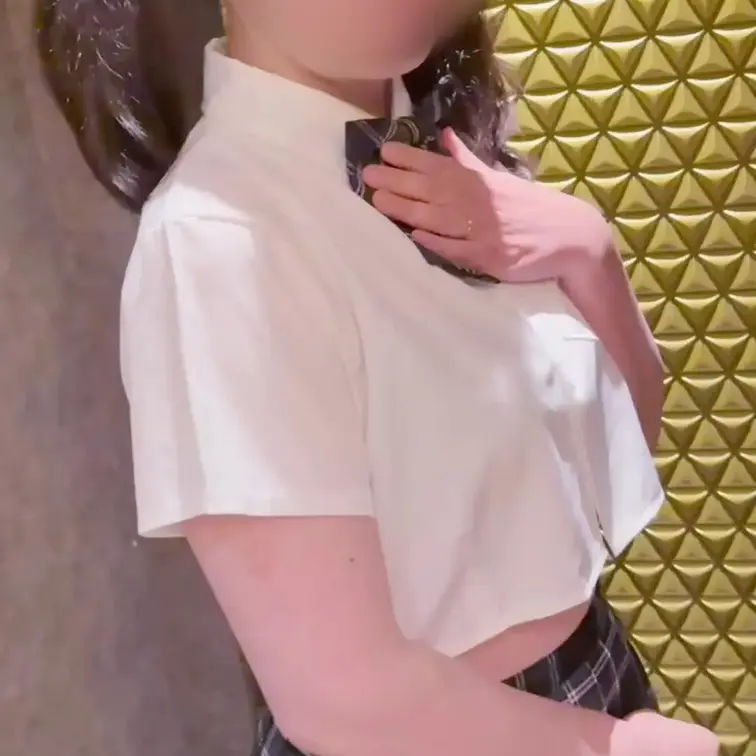 制服脱いじゃった💕この制服は丈が短いからもう処分しちゃいます、ラストショット💕