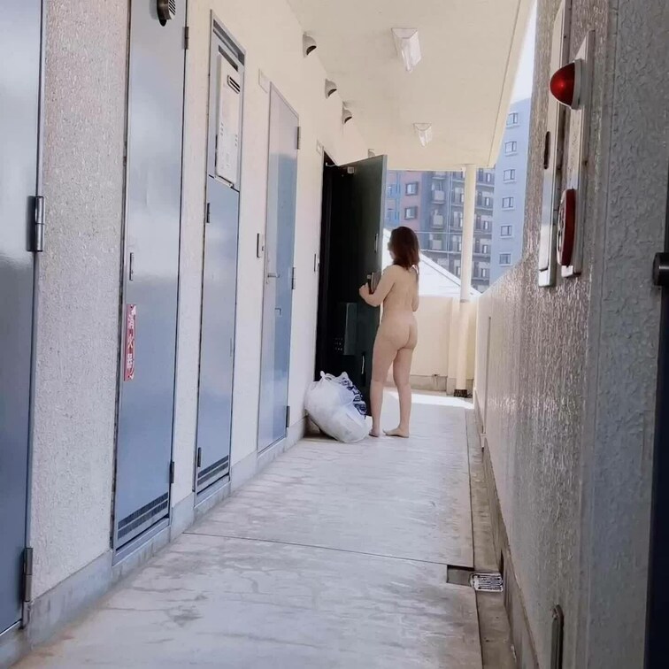 人妻Ｋ
マンションでゴミ捨てお手伝い
エロ家政婦