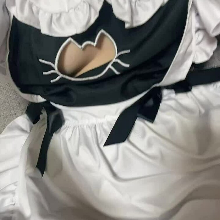 せっかく谷間が見えるメイド服なのに胸大きくないから映えなかった🥺
だれか大きくしてくれる人いないかな?💓