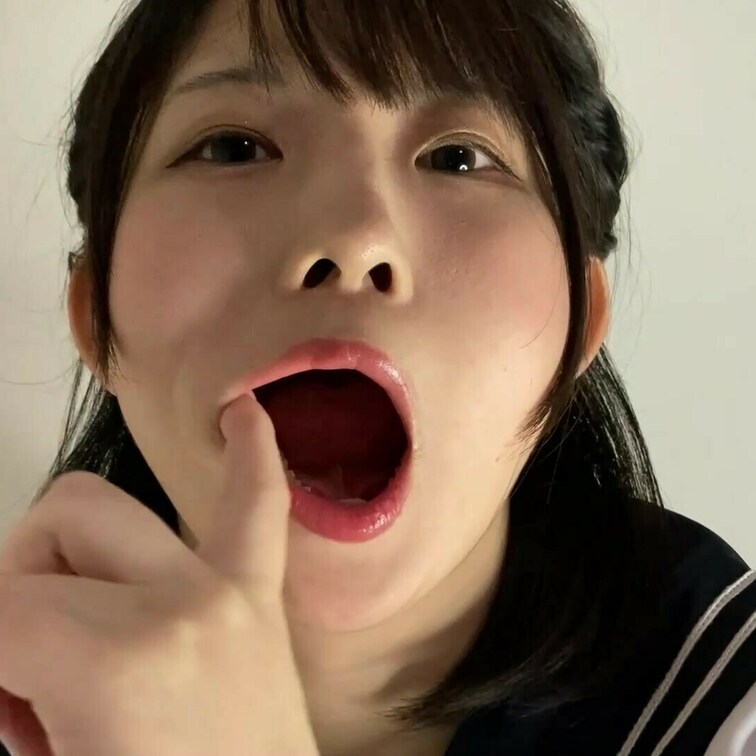 口フェチ動画です。口の中をライトを使って、しっかり見せます。