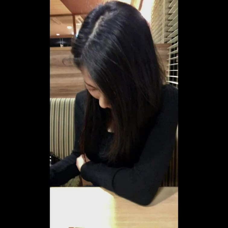 思い出シリーズ第７弾　整形専門学生美女

2018年出会い系で複数に興味があったらしく何度か会った。
一緒に日用品