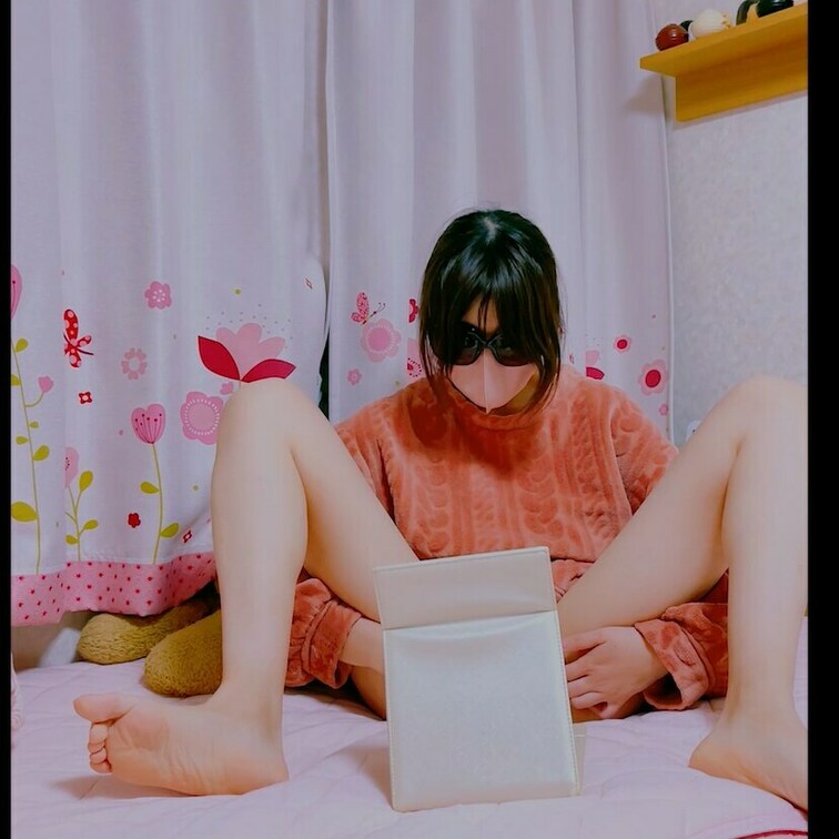 鏡で自分の性器を見てたらいじってしまう
好きなオナニーがあったら撮影するのでコメントで教えてね
