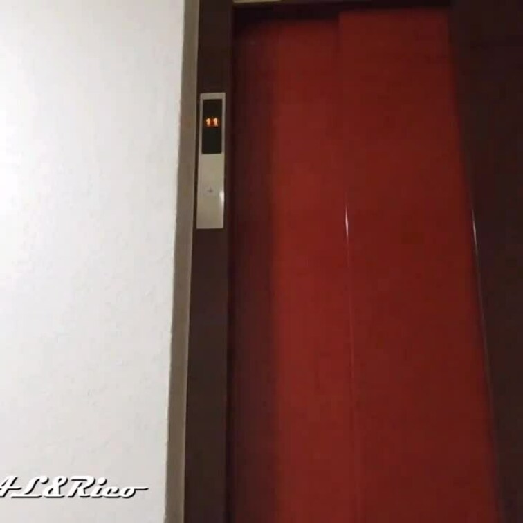 【璃子】エレベーターで.....(;・∀・)

とってもシュールな動画です(笑)
