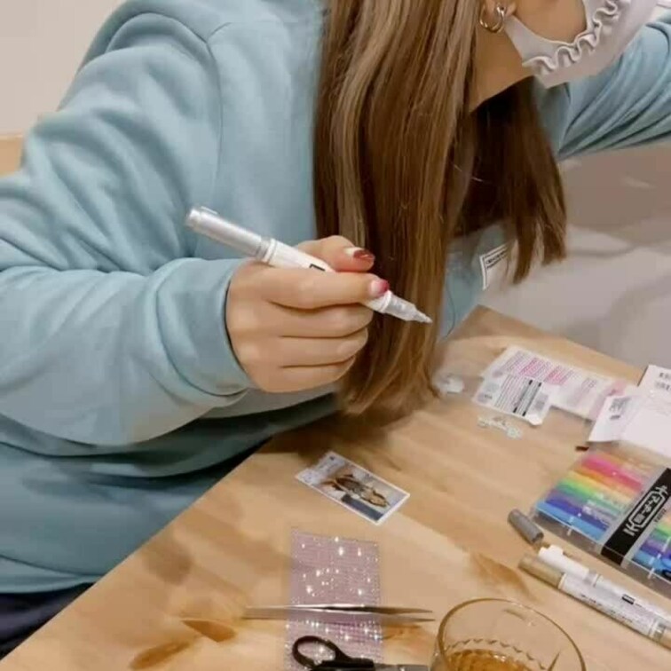 最近チェキ屋さんを始めたfuuです𖤐´-
こんな感じで作ってるよってのを撮ってみました.ᐟ‪.ᐟ

Twitter