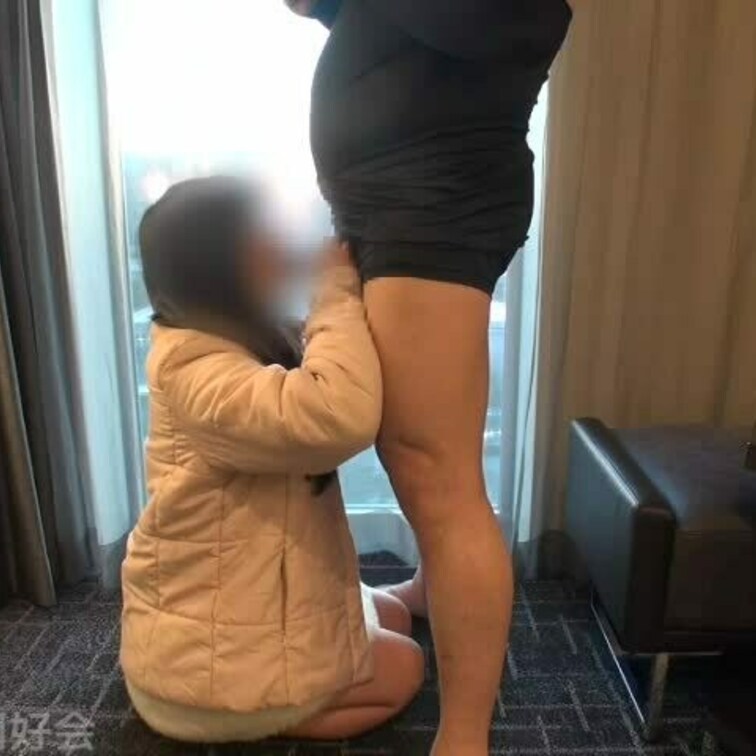 コミケでナンパした19歳のオタクの女の子とのSEXです。

動画60分