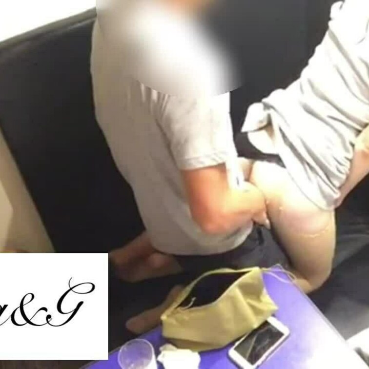 単独氏に妻を貸出　#2
いよいよ個室居○○○屋で挿入される妻😍
途中、店員が入ってくるハプニングも‼️笑