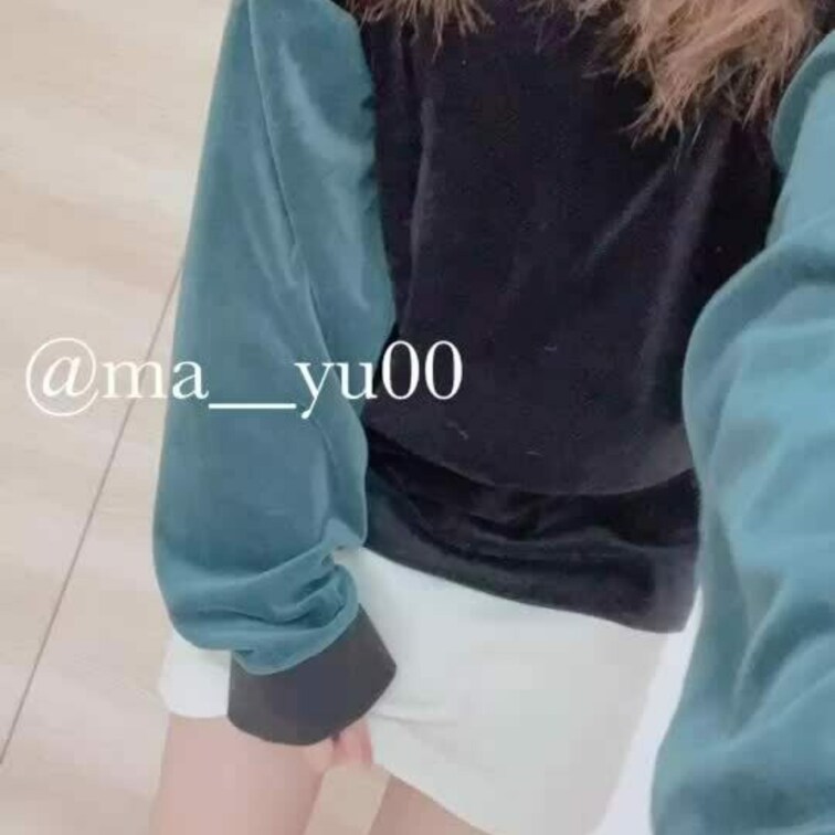 着エロ🙈スカート履いたまま捲ってぽなにー、ノーパンで過ごしたから濡れ濡れ💕
履いたままってえちだよね、、、、
このま