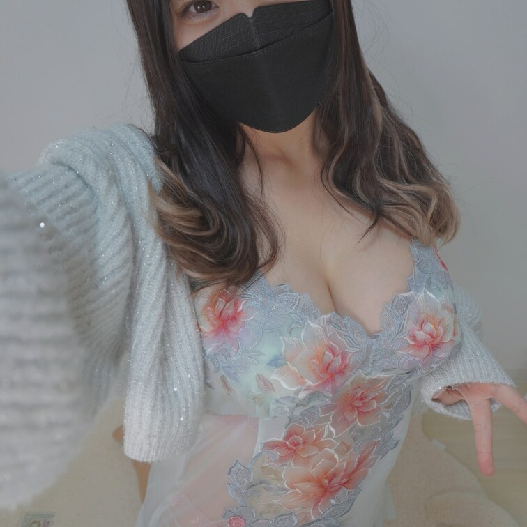 水色のサルート🩵
自撮りだよ〜〜🌸