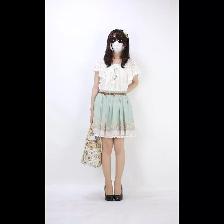 東京の私立の大学に通っている19歳の女性。
身長152ｃｍで背の低い華奢な体型。
運動は苦手。
大人しい性格。
