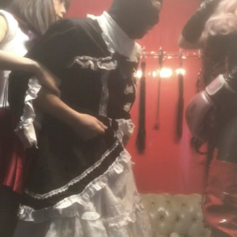 ○○○7メイド服で○○○
メイド服着せてサンドバッグ