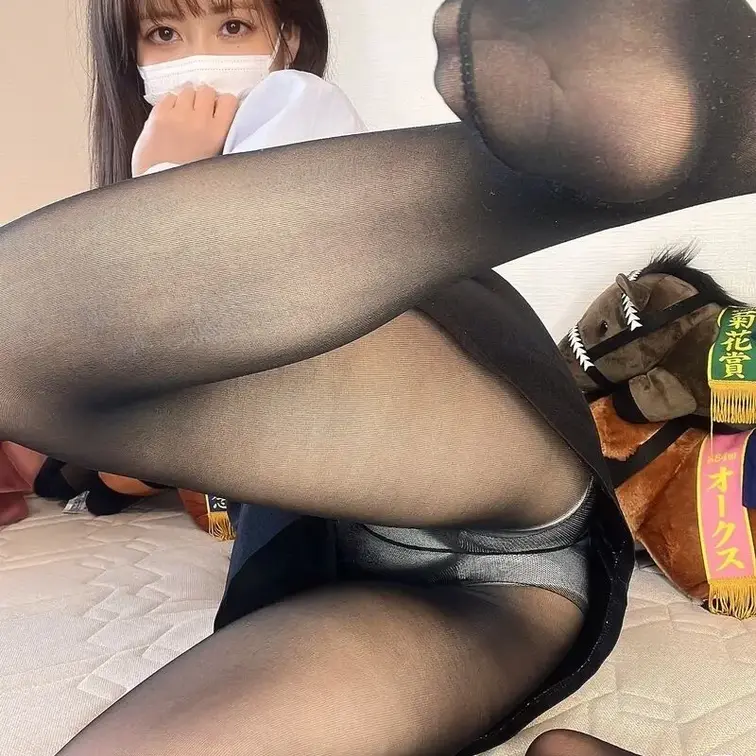 黒パンストで…究極の誘惑ポーズ🙈💗

こういう場合、最初どこに視線が行く？👀💕
やっぱりアソコかな？////
