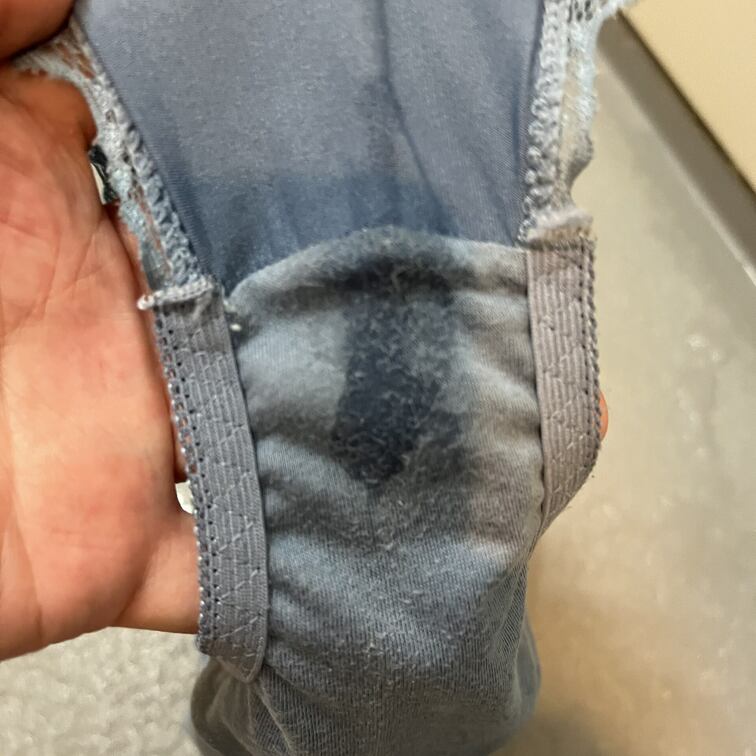 やっぱりシャワー🚿を使わせてもらえず🥹
帰宅後、パンツ脱いだら汚れてた🤣
表にもしみてる〜ぅw