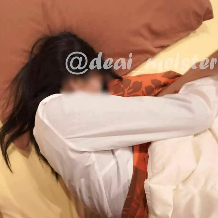 学生がめっちゃ恥ずかしがってるやつ(^^)/こういうの興奮するでしょ？少しづつ学生もちんちん触ってくれてます👍