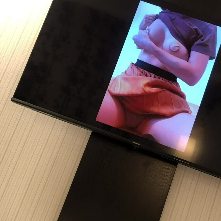 もっとえっちな敏感乳首になりたくて
吸引するキャップ付けてみました////
ファンの方が買ってくれたの😭🩷

リ