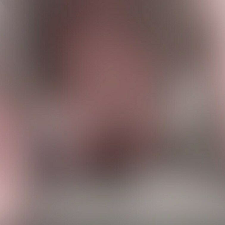 四つん這いで後ろから乳首責めされてる
