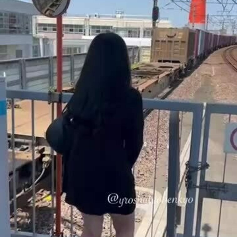 誰もいないホームで色んな遊び♥️