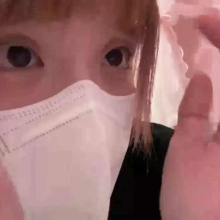 【みれい 20 歳】

みれいさんのライブ配信動画です
生ライブ配信だと、1 回の有料配信を視聴すると、おおよそ平