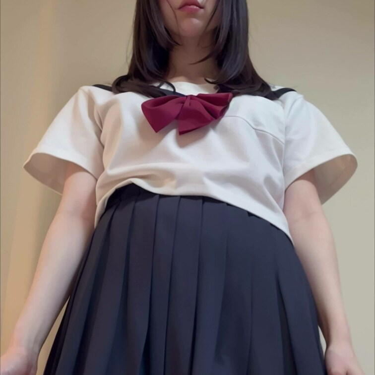 恥ずかしいけど制服でスカートたくし上げ🤍
さすがにパンツまで脱ぐのは本当に恥ずかしかったです、、👉 https://m