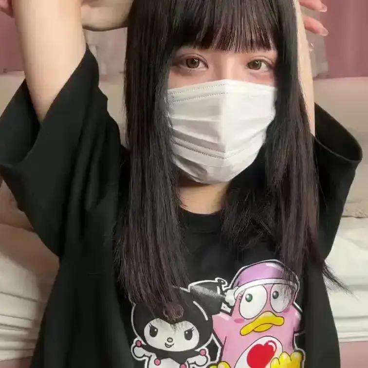 【みれい 20 歳】

みれいさんのライブ配信動画です
生ライブ配信だと、1 回の有料配信を視聴すると、おおよそ平