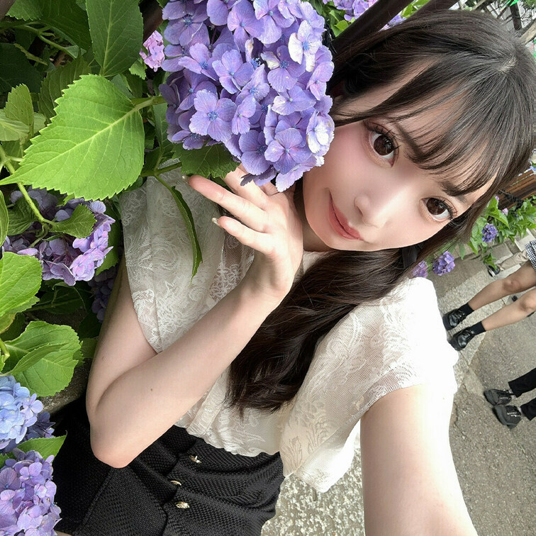 「いいね」と「フォロー」してくれた方にエッチな画像送りますね😘
よろしくお願いします💕
女子大生のユッケです😉