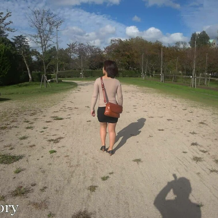 公園をノーブラで歩く・・・