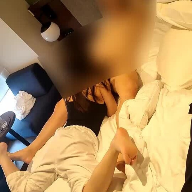 23 ちび巨乳と楽しくセックスするダイジェスト。

背面騎乗位はお互いいいところにあたるから気持ちいいｗ