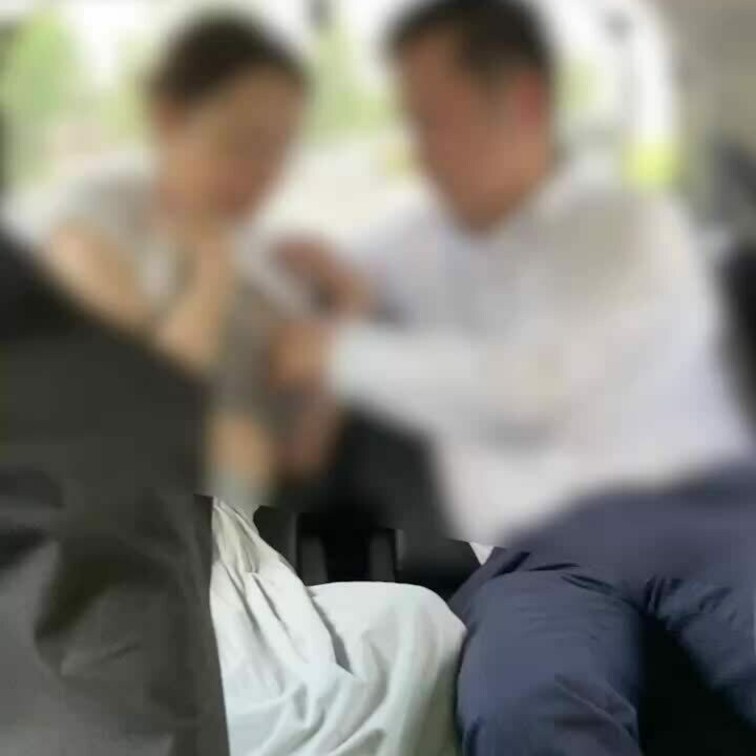 6/13 単独さんに車内できもちくしてもらってる動画。なんと興奮してしまった妻があろうことか夫の見ている前で自ら単独さん