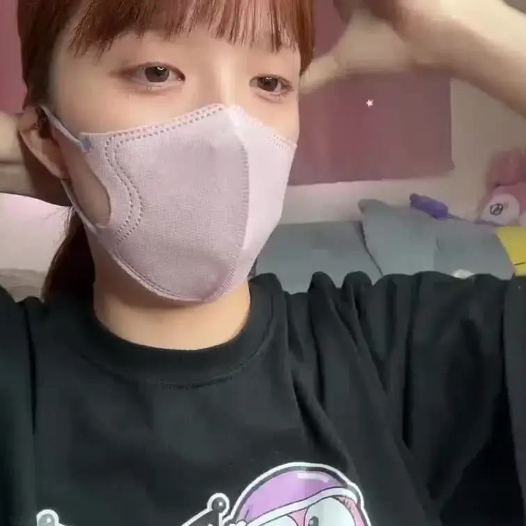 【みれい 20 歳】

みれいさんのライブ配信動画です
生ライブ配信だと、1 回の有料配信を視聴すると、おおよそ平