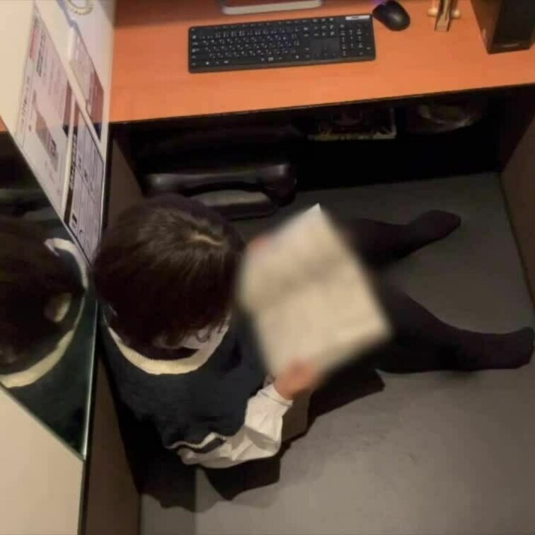 【ファン限定フル動画】🎁

ネカフェでえっちな本みてたらムラムラしちゃってパンツの中に手を入れて『ハァー、ハァー』と