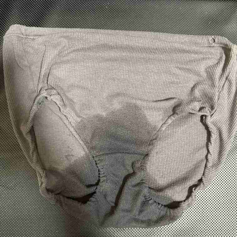 電マプレイ

焦らしながら乳首とパンツの上からクリをいじめて潮吹き？失禁？どっちかな？