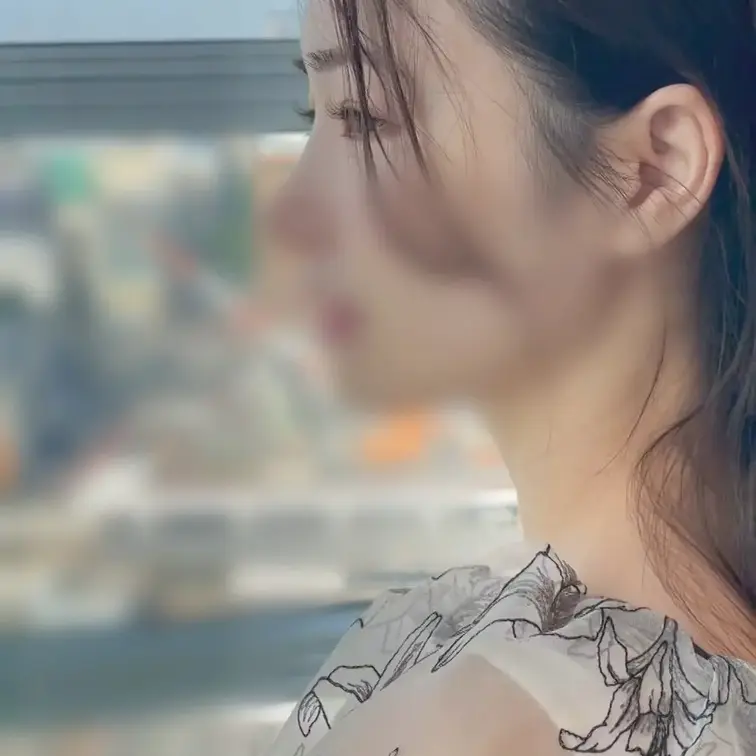 取引先の猫目美人なスナイ○ル広報さん。
仕事中はよそよそしいのに、二人きりになった瞬間から距離感おかしくなるタイプ。