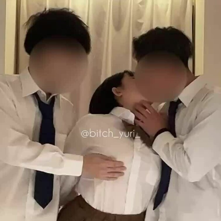 ガチ後輩2人との3P動画です‼️
年下にボコボコにされるのハマりそう🤤