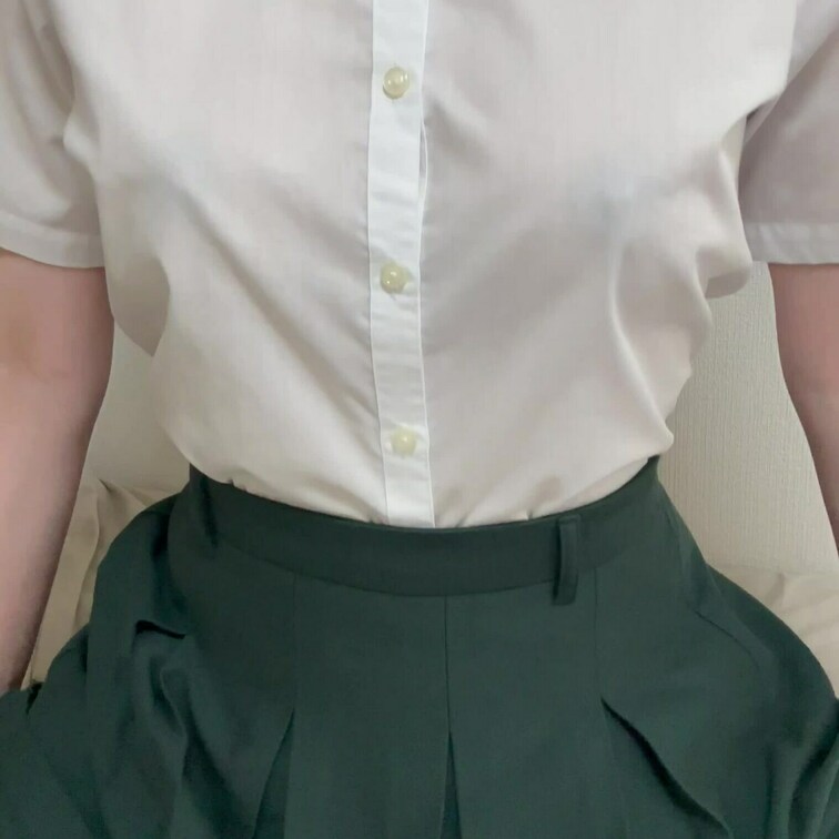 この前インスタに投稿して消されちゃった
「制服＆ちょっと乳首が透けてる動画」です！

せっかくなので皆さんに見ても