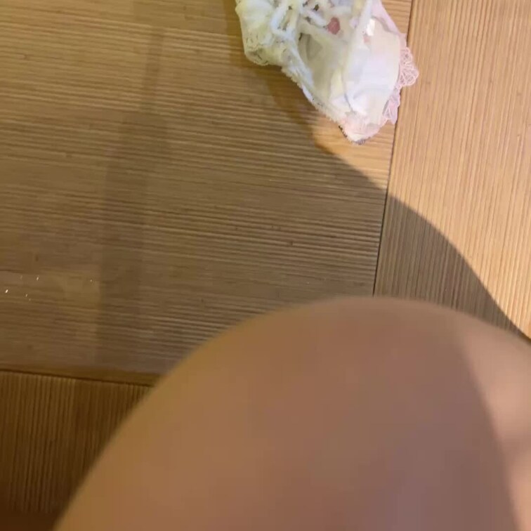 この動画は本垢に載せました。
(https://myfans.jp/cafe3575)
潮吹き後の実況動画になります