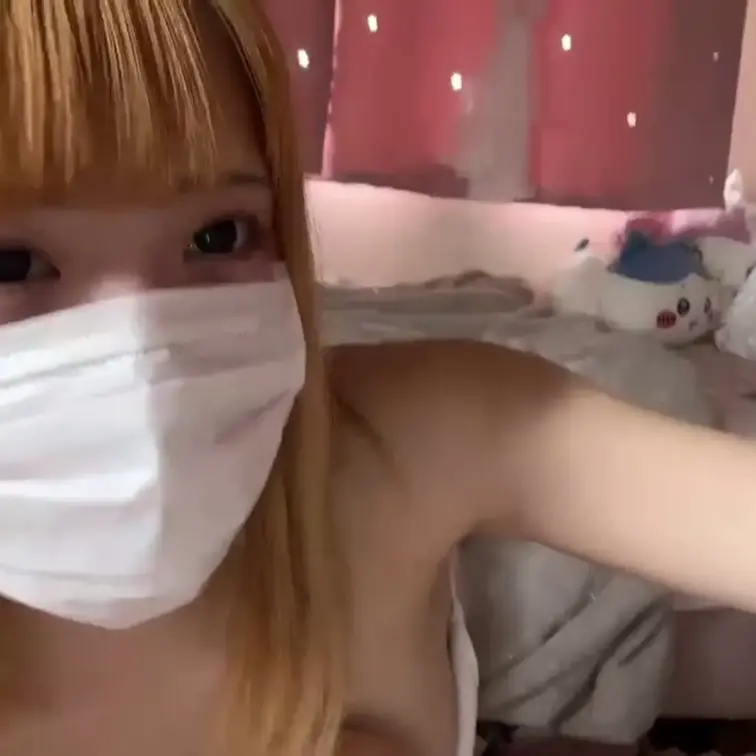 【みれい 20 歳】

みれいさんのライブ配信動画です
生ライブ配信だと、1 回の有料配信を視聴すると、おおよそ平