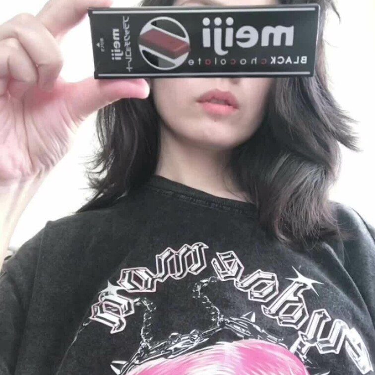 寝起き🥱

このチョコおいしいよねー🍫😘