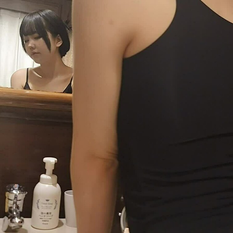 かなみに後ろから忍び寄って電マからの…
最後まで見てもらえるとさらにエロさが😃