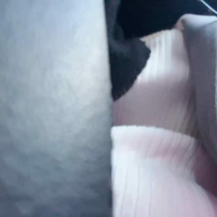 仕事中🍎

乳首に鈴がついてるなんて、、、
お客様はきっと夢にも思ってないですよね♡

鈴がなってしまわないか