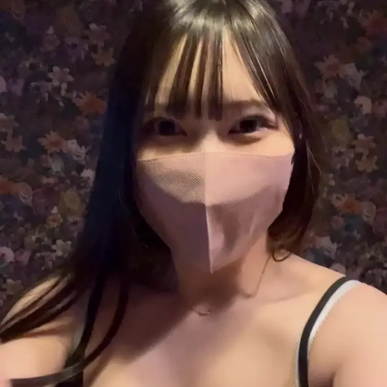 おなら自撮り系女子爆誕！？！？

地雷系のおならシリーズが続きましたが今回は趣向を変えておなら自撮りに挑戦してもらい