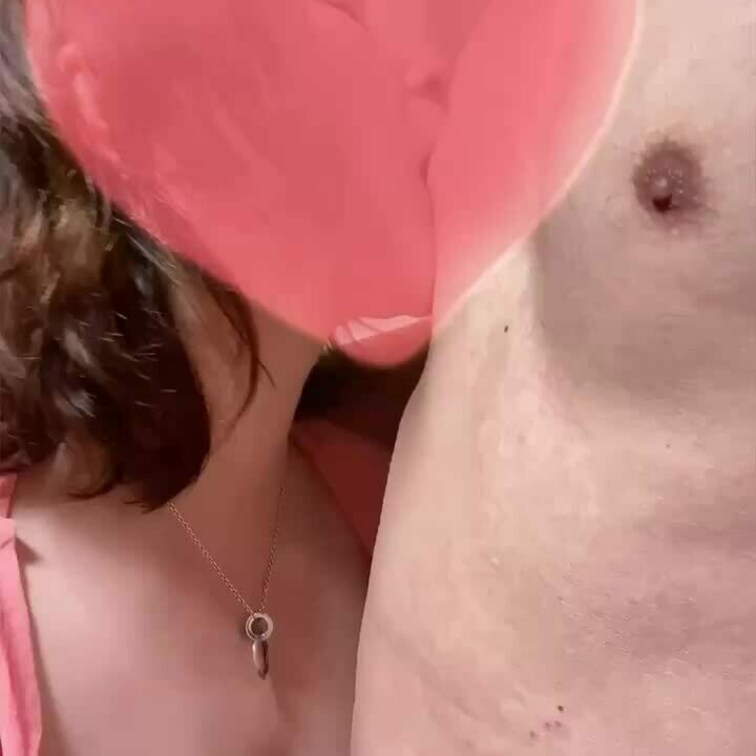 乳首ぺろぺろ👅