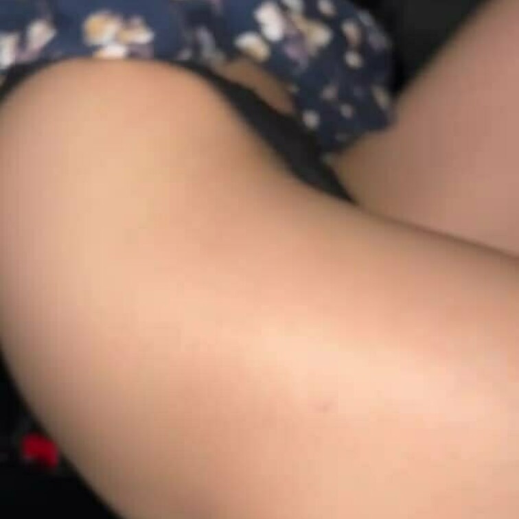 濡れ濡れのいやらしい穴に、2本の指をズボズボ入れられちゃいました🥹
奥からどんどん汁がでてきて洪水状態💦
ビショビシ