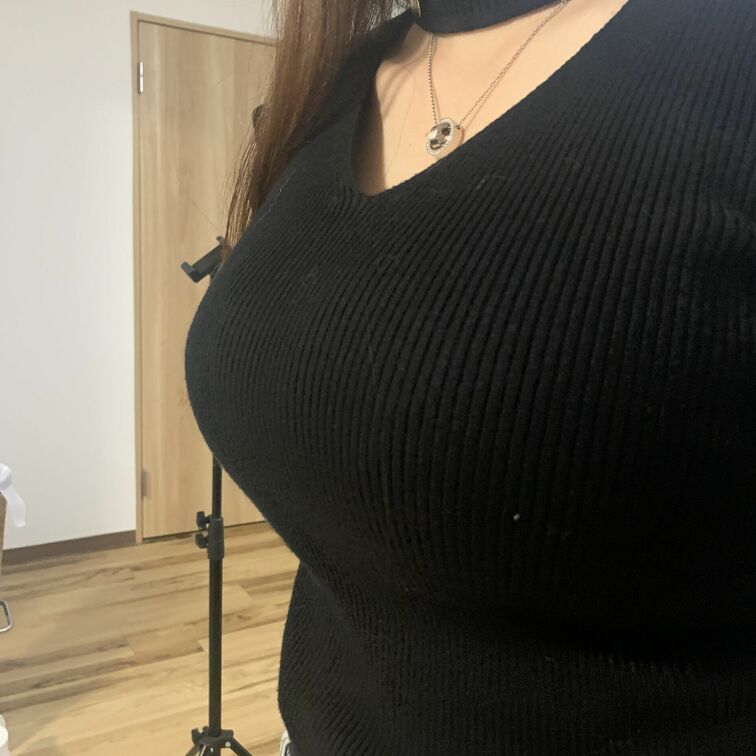 着衣のおっぱいもエロい？☺️